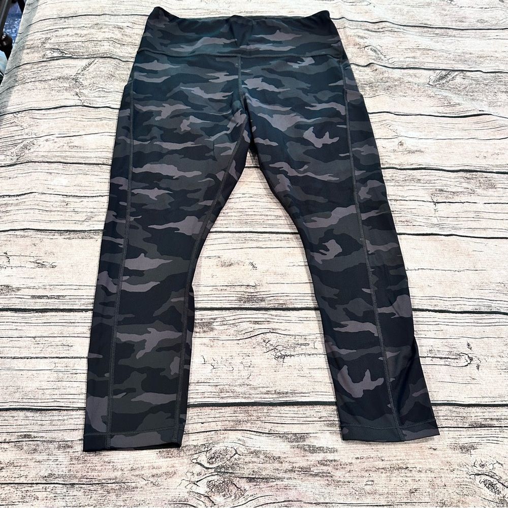 Athleta Ultimate 7/8 Tights in Grey Camo Print Size 1X